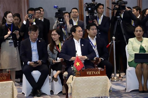 Vietnam suggests ASEAN enhance connectivity